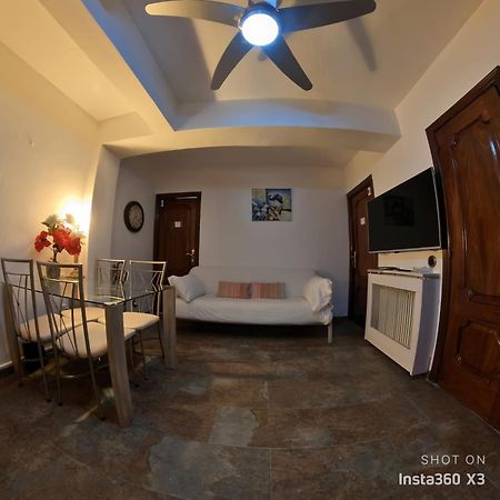 Habitaciones Individuales En Apartamento Мадрид Екстериор снимка