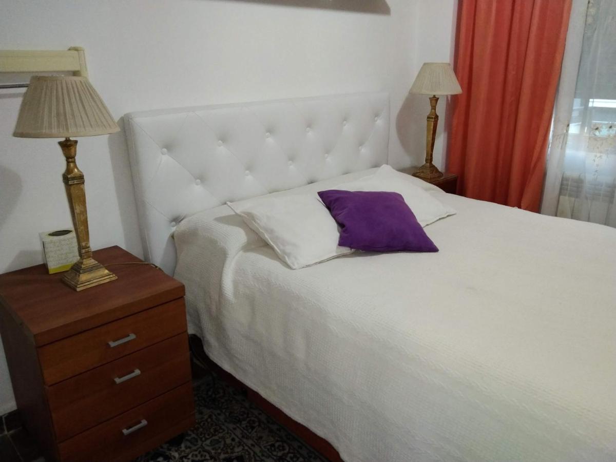 Habitaciones Individuales En Apartamento Мадрид Екстериор снимка