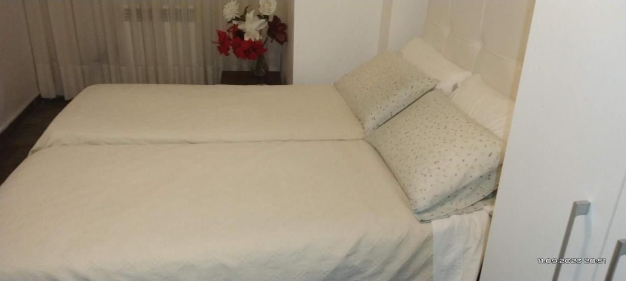 Habitaciones Individuales En Apartamento Мадрид Екстериор снимка