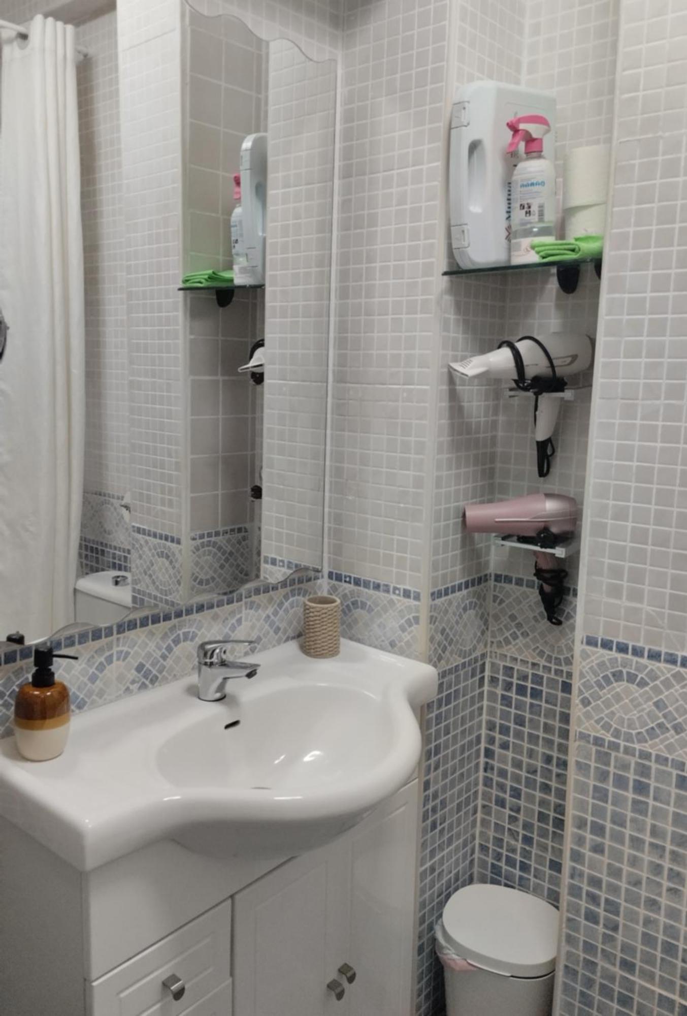 Habitaciones Individuales En Apartamento Мадрид Екстериор снимка