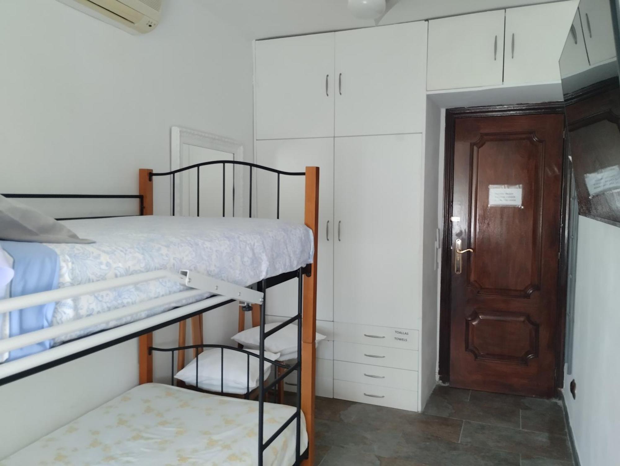 Habitaciones Individuales En Apartamento Мадрид Екстериор снимка