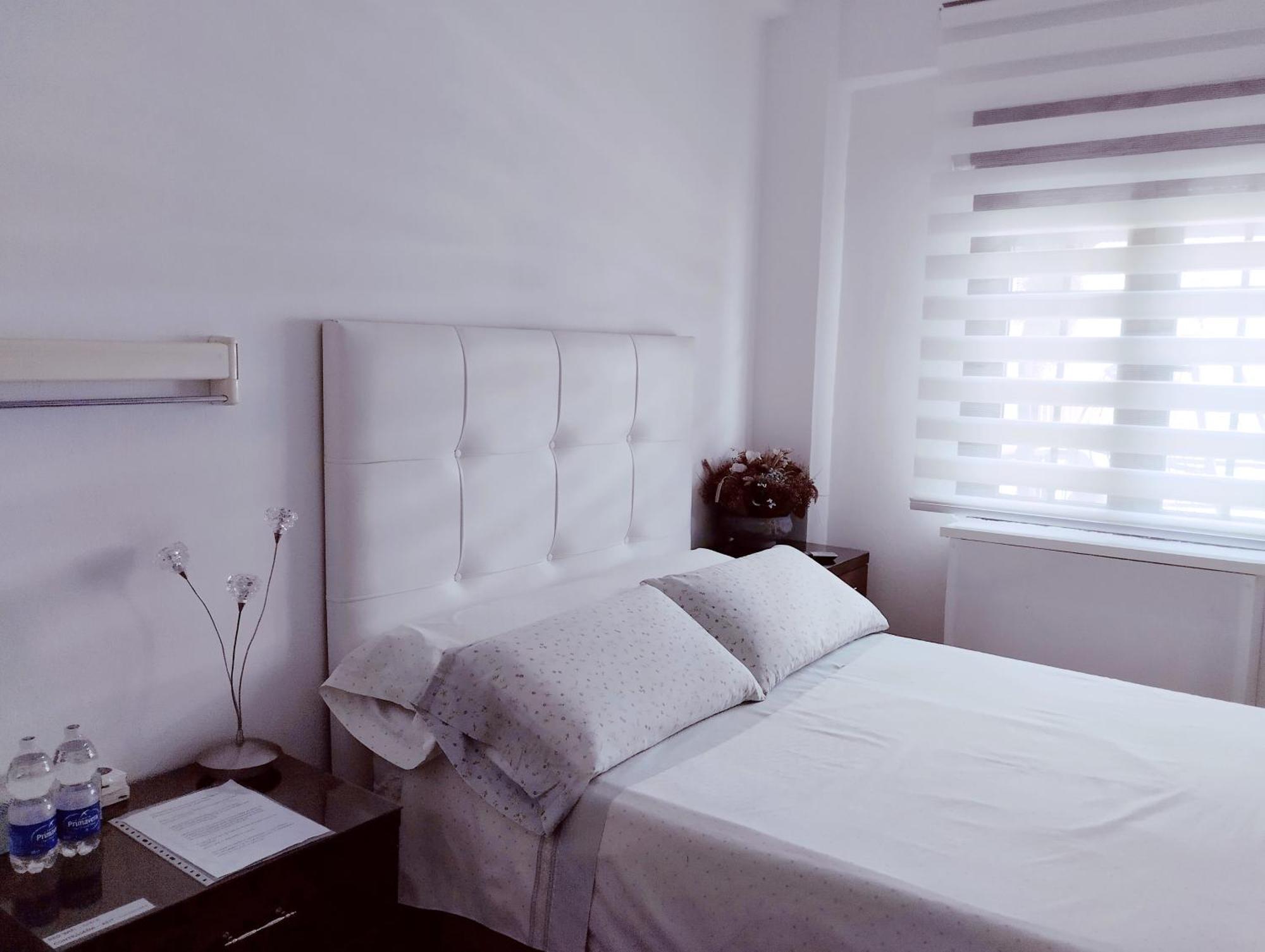 Habitaciones Individuales En Apartamento Мадрид Екстериор снимка