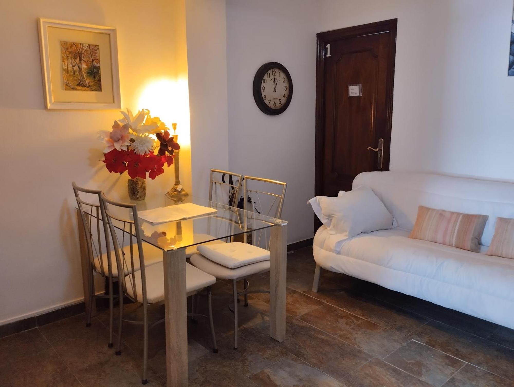 Habitaciones Individuales En Apartamento Мадрид Екстериор снимка