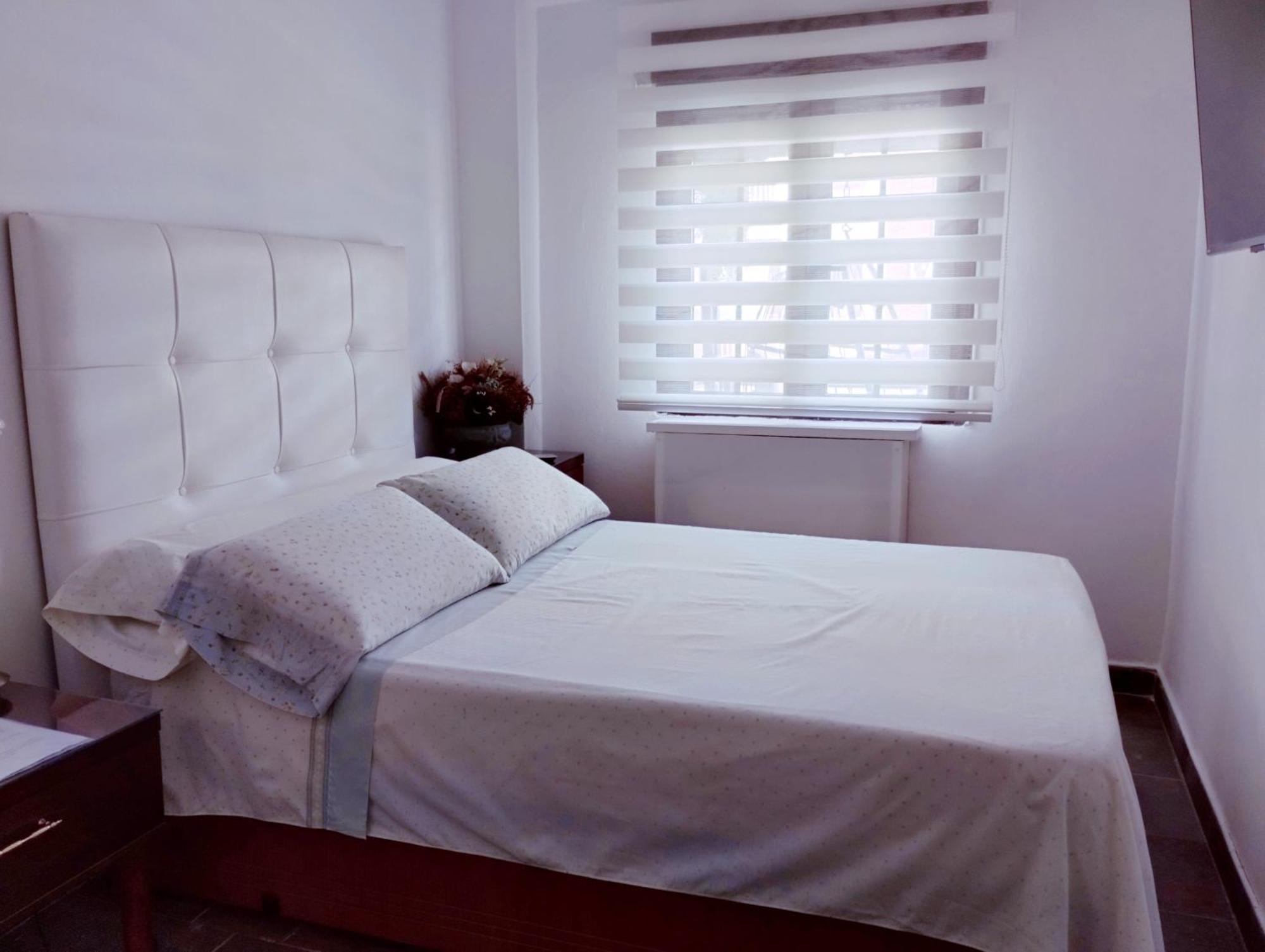 Habitaciones Individuales En Apartamento Мадрид Екстериор снимка