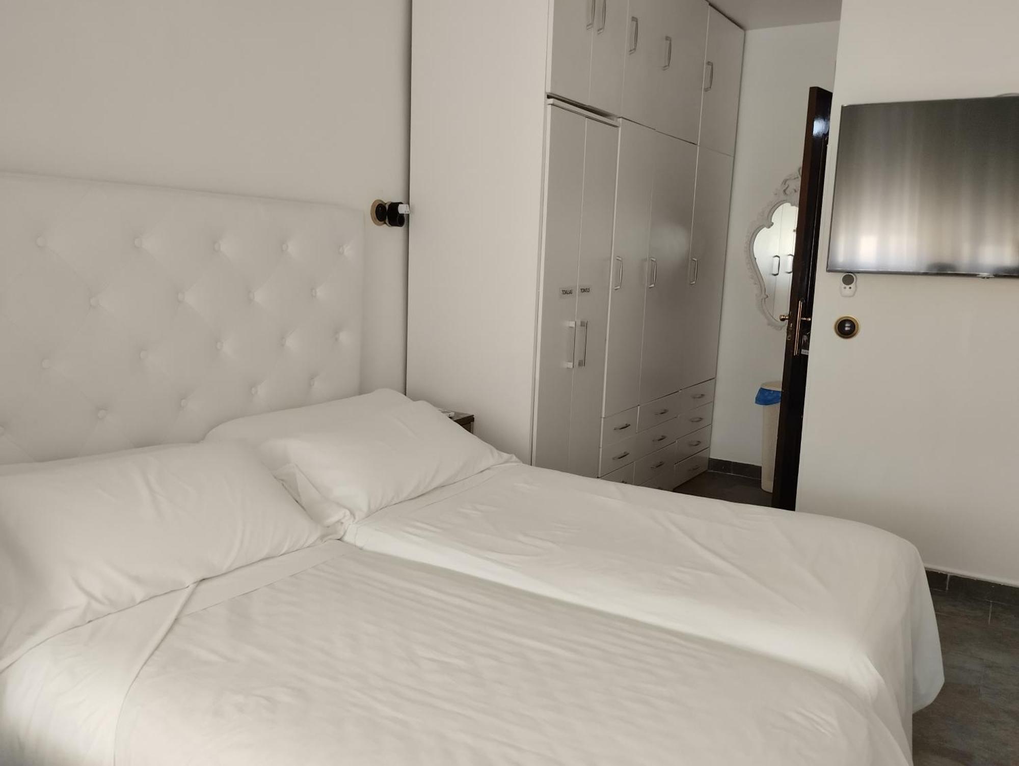 Habitaciones Individuales En Apartamento Мадрид Екстериор снимка