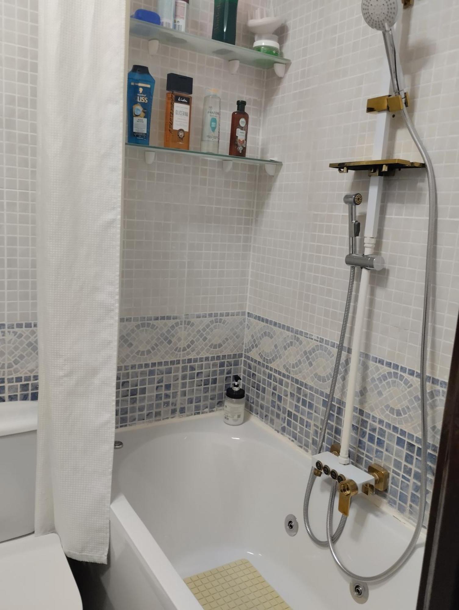 Habitaciones Individuales En Apartamento Мадрид Екстериор снимка