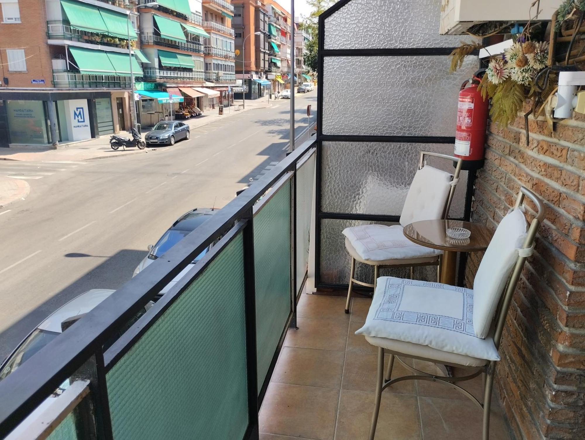 Habitaciones Individuales En Apartamento Мадрид Екстериор снимка