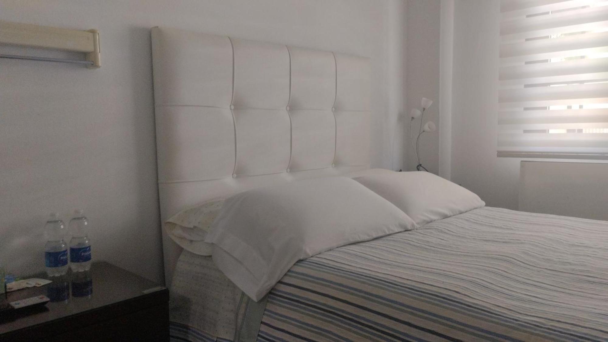 Habitaciones Individuales En Apartamento Мадрид Екстериор снимка