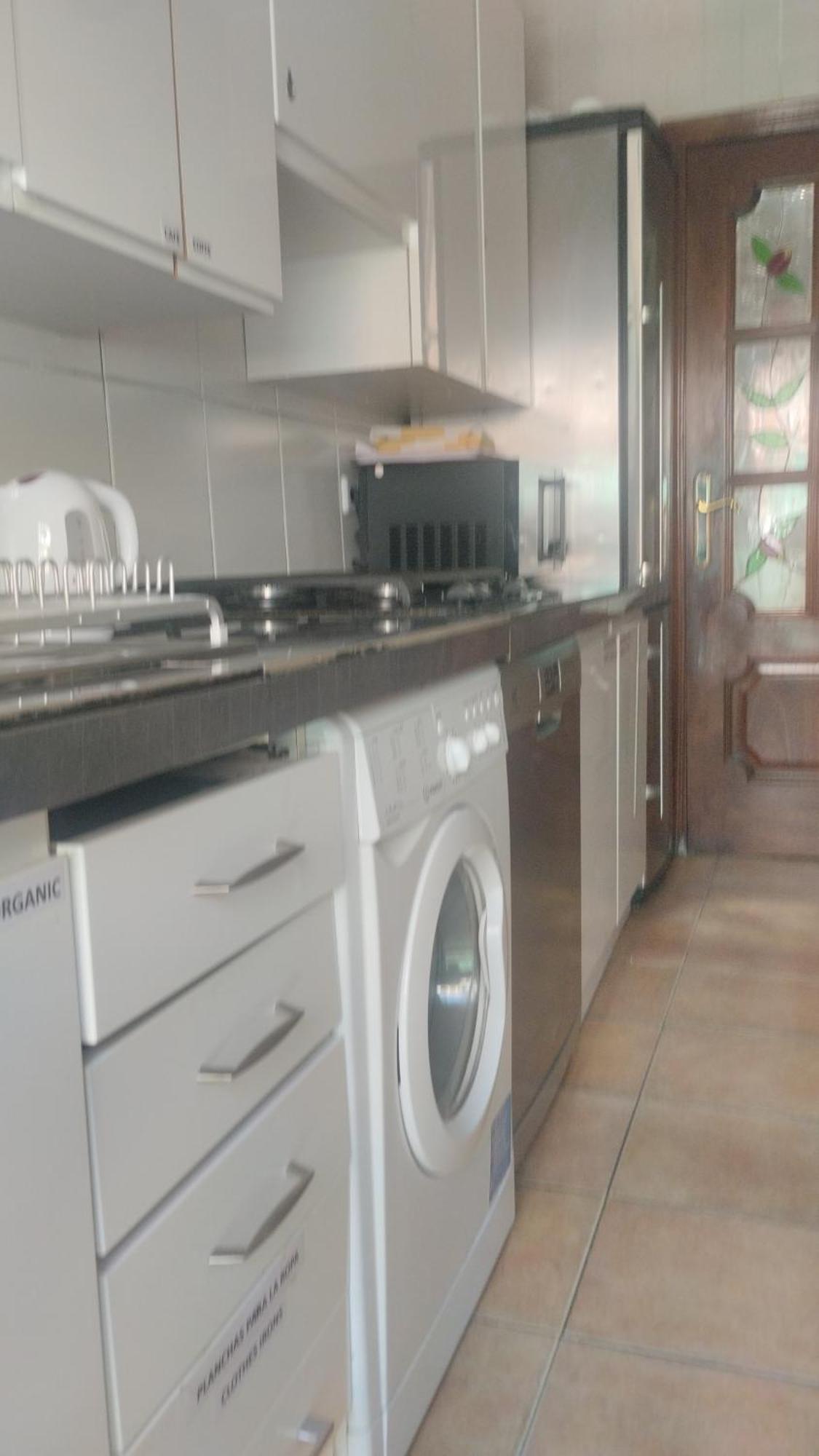 Habitaciones Individuales En Apartamento Мадрид Екстериор снимка
