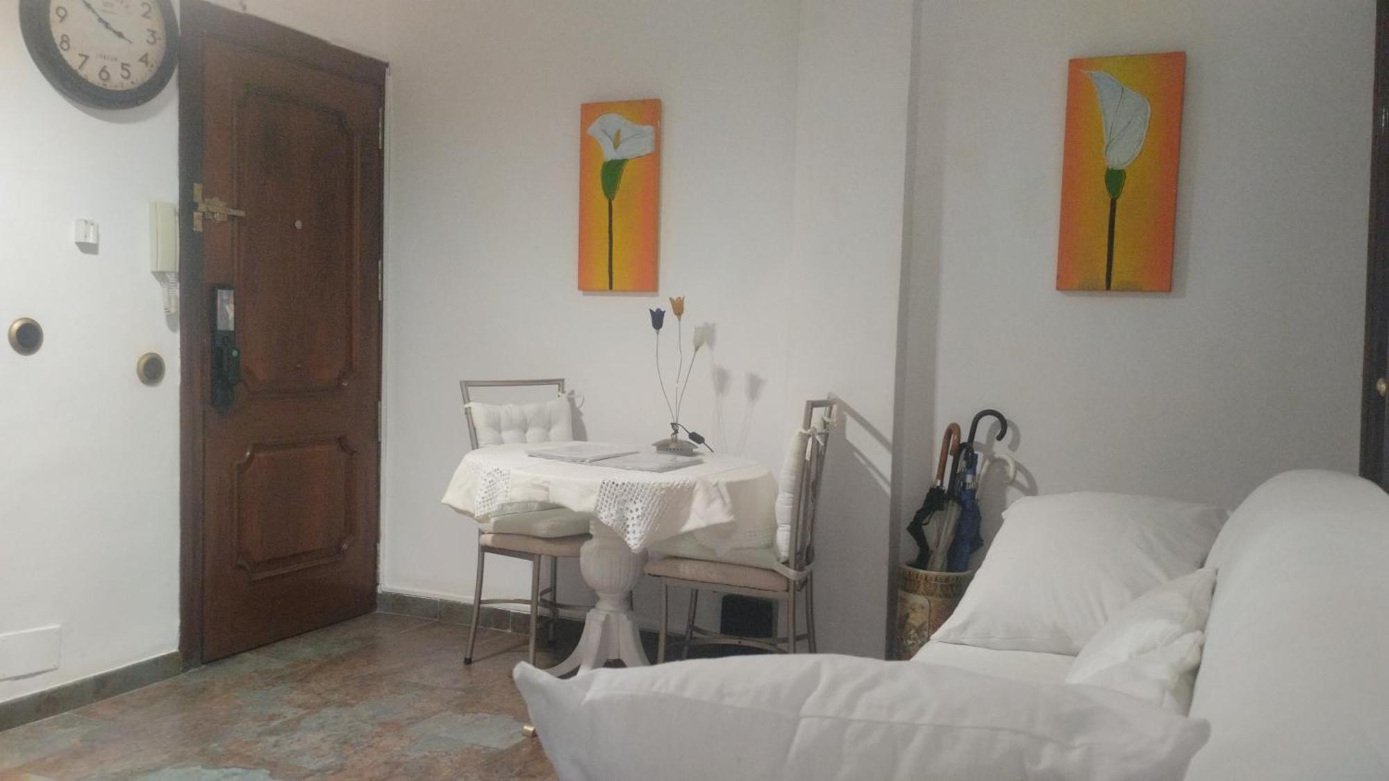 Habitaciones Individuales En Apartamento Мадрид Екстериор снимка