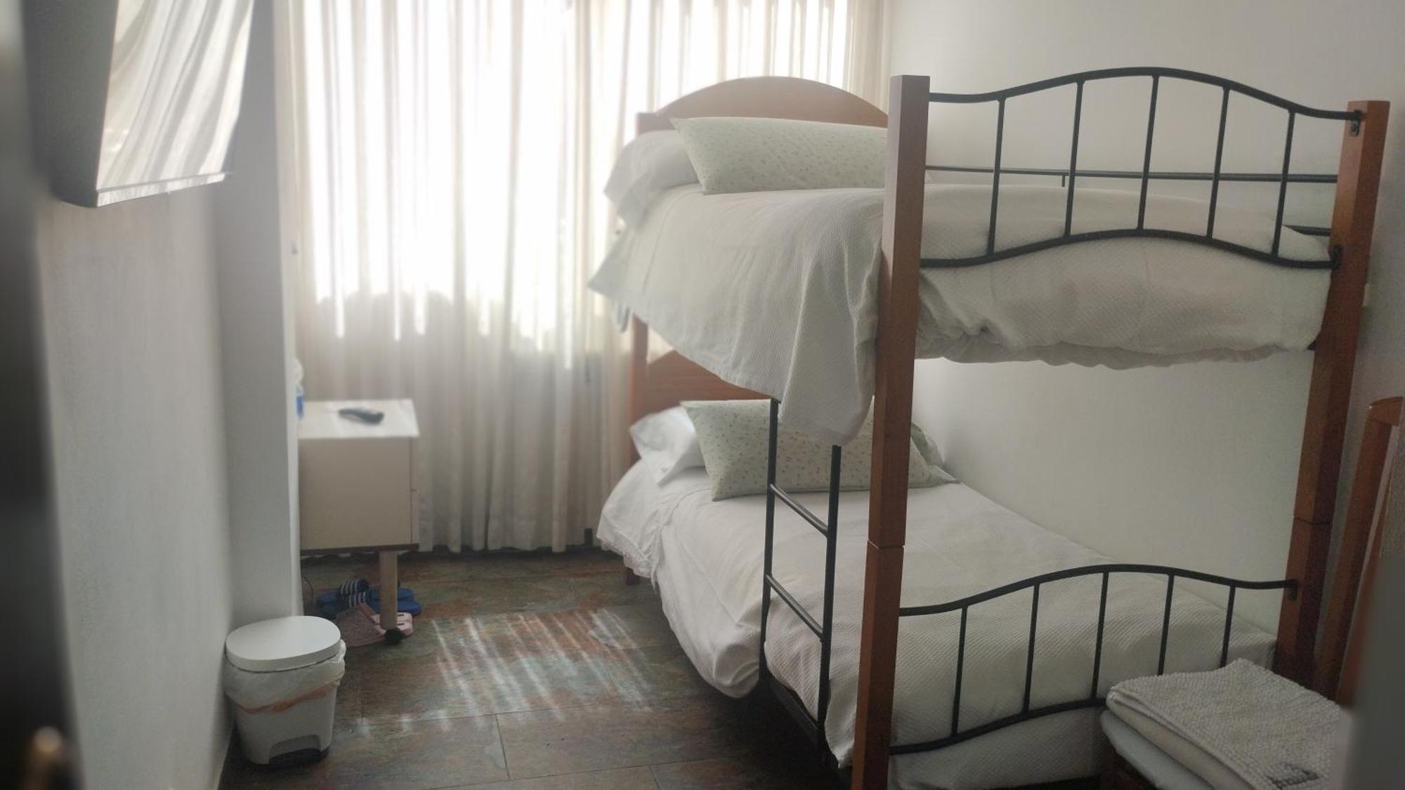 Habitaciones Individuales En Apartamento Мадрид Екстериор снимка