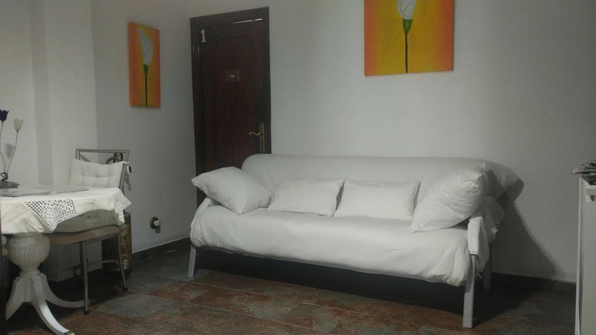 Habitaciones Individuales En Apartamento Мадрид Екстериор снимка