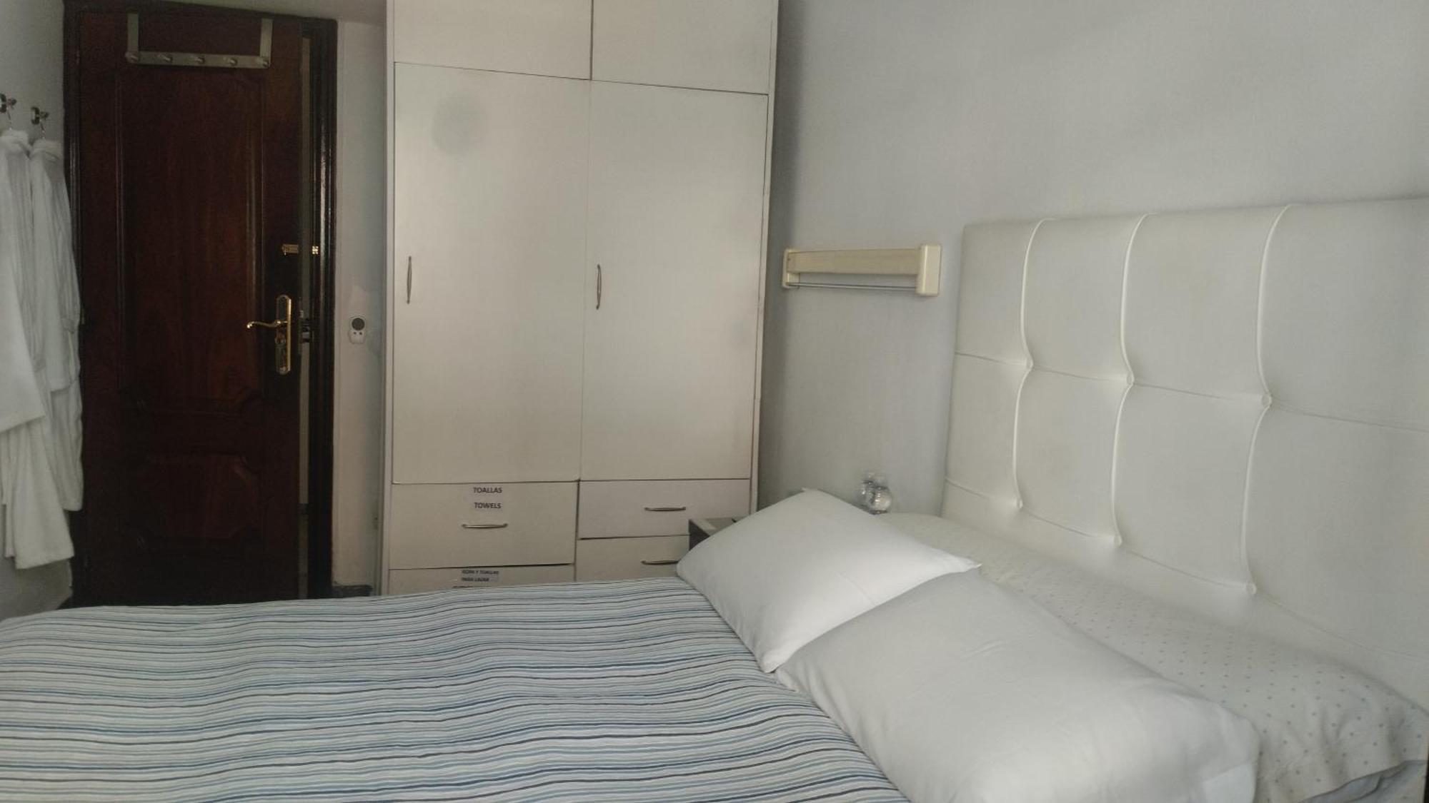 Habitaciones Individuales En Apartamento Мадрид Екстериор снимка